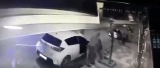 Καρέ καρέ η απαγωγή πολίτη στη μέση του δρόμου από την  ΜΙΤ (βίντεο)